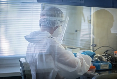 О платных тестах на COVID-19 и выходных: 10 простых вопросов о работе гомельской лаборатории 