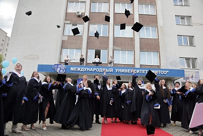 Выпускникам Гомельского филиала университета МИТСО вручили дипломы