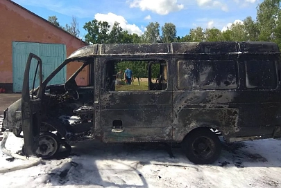 В Петриковском районе сгорел автомобиль