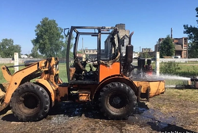 На одном из сельхозпредприятий Лельчицкого района загорелся погрузчик