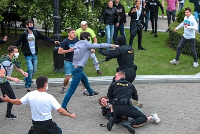 У человека есть право выразить мирный протест, но нет права нарушать закон, мешать работе милиции и спокойной жизни других людей