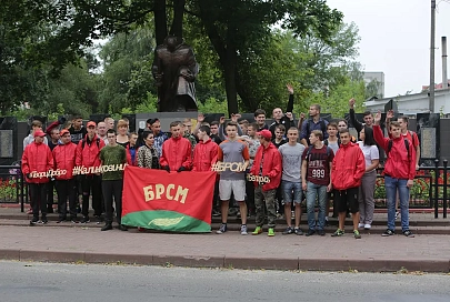 В Калинковичах местная молодежь провела трудовую акцию «За Беларусь!»