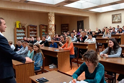 Представители власти, старшее поколение и молодежь должны слушать и слышать друг друга - Воронюк