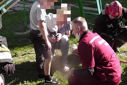 В Светлогорске 7-летний мальчик застрял ногой в железной горке