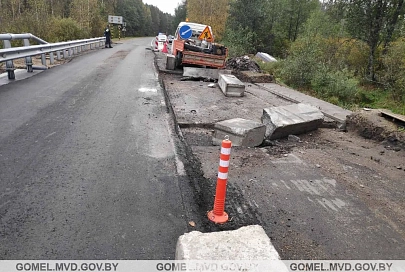 В Житковичском районе водитель не учел боковой интервал и съехал в кювет