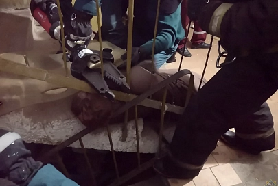 В Гомеле женщина упала в подъезде: понадобилась помощь спасателей