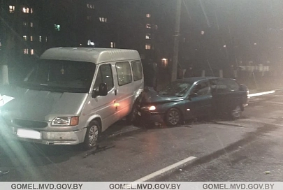 Нетрезвый «бесправник» в Светлогорске наехал на припаркованный автомобиль: пострадал 1 человек