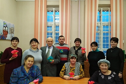 В Лоевской центральной районной библиотеке прошел День добрых дел, приуроченный Дню святителя Николая и Международному дню помощи бедным людям