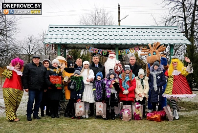Помощник Президента – инспектор по Гомельской области Юрий Шулейко вручил новогодние подарки воспитанникам дома семейного типа в Речицком районе 
