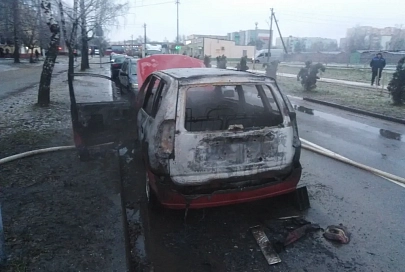Фотофакт: в Жлобине сгорел легковой автомобиль