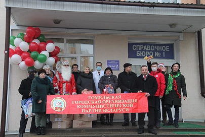 В Гомеле 31 декабря ребят, которые оказались в больнице, порадовали подарками 