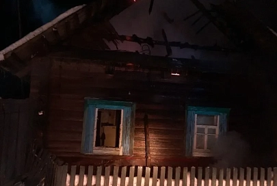 На пожаре в Рогачевском районе мужчина спас соседку