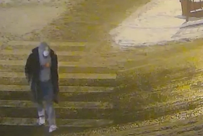 В Гомеле устанавливается личность мужчины, который мог повредить окно в административном здании