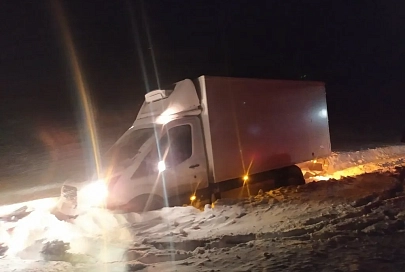 Спасатели Гомельской области помогли застрявшим автомобилистам, перевозившим детей