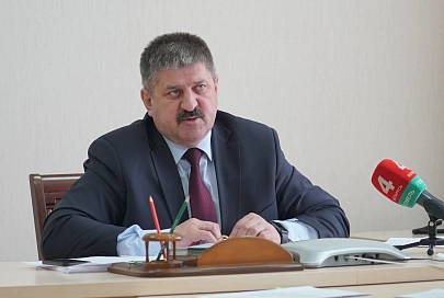 Уборка снега, занятие фермерством и проблема с парковкой: губернатор Геннадий Соловей провел прямую телефонную линию