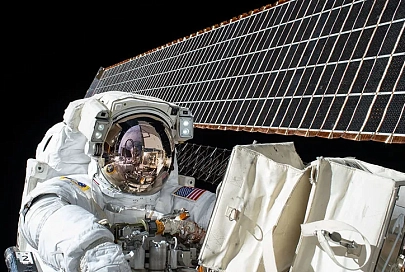 Астронавты NASA вышли в космос для подготовки к установке новых солнечных батарей на МКС