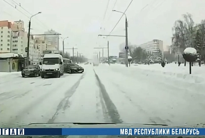 В Гомеле водитель маршрутки создал аварийную ситуацию. ДТП чудом удалось избежать