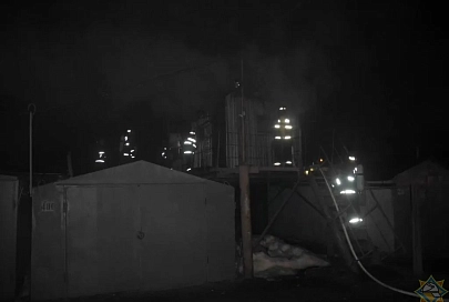 В Гомеле трое прохожих спасли на пожаре сторожа