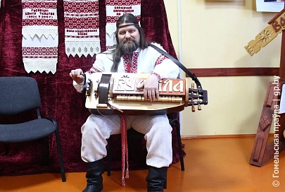 Гучы, будзіла. Як Віталь Карпінскі з Новай Гусявіцы сапраўдным лірнікам стаў