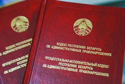 Задержана 50-летняя добрушанка, которая расклеивала бчб-сердечки на столбах и заборах