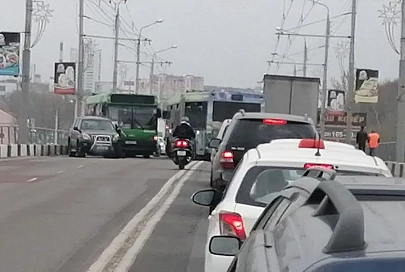 В Гомеле в ДТП столкнулись три автомобиля. Пострадал водитель
