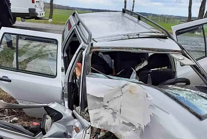 ДТП В Калинковичском районе. Сотрудники МЧС спасли женщину-пассажира