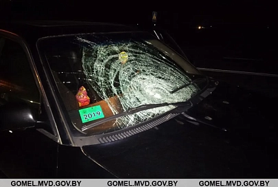 В Речицком районе автомобиль наехал на мужчину, который шел по проезжей части