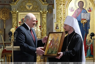 «Христос воскресе!»: пасхальную свечу Александр Лукашенко зажег в Кафедральном соборе святителей Кирилла и Лаврентия Туровских