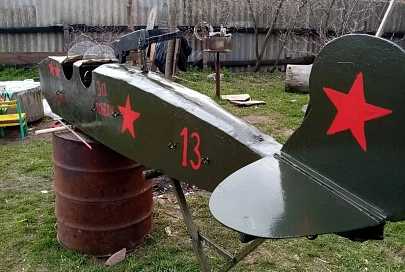 Самолет – во дворе. Свою машину к автопробегу на 9 Мая житель Добрушского района готовит основательно