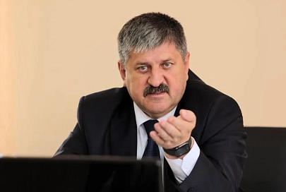Укладка асфальта, скейт-парк и благоустройство: председатель облисполкома Геннадий Соловей провел прямую линию и прием граждан в Ветке