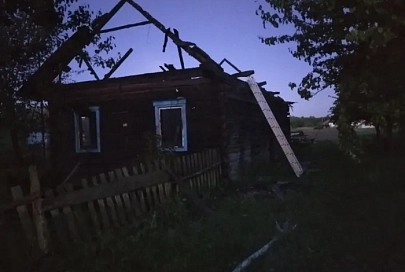 В Лельчицком районе при пожаре жилого дома два человека погибли, один пострадал
