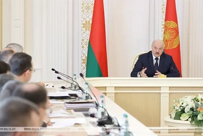 Лукашенко рассказал о содержимом чемодана, который он взял на встречу с Путиным в Сочи