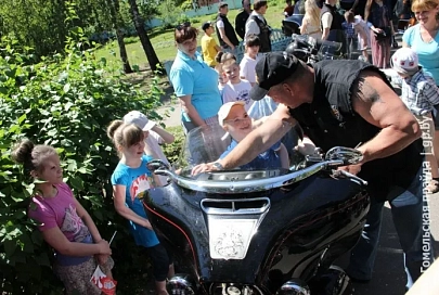 Прокат на Harley и селфи с байкером - мотоклуб подарит праздник детям Улуковской школы-интерната