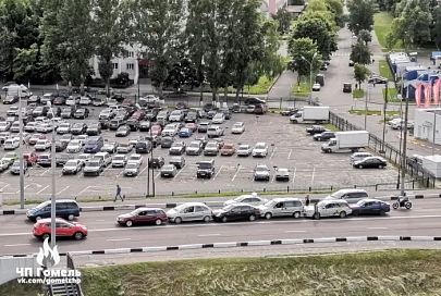 "Паровозик" из шести машин собрался на Сельмашевском мосту в Гомеле
