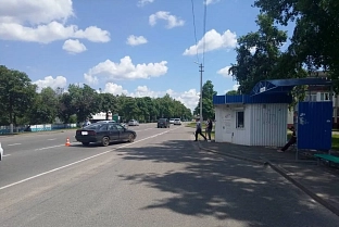 В Калинковичах автомобиль сбил пенсионерку, которая перебегала дорогу в неположенном месте 