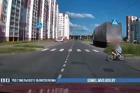 В ГАИ напомнили правила пользования велосипедами и самокатами на дорогах