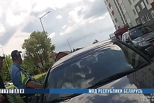 В Гомеле задержали нетрезвого водителя с 3,4 промилле, который закрылся в машине