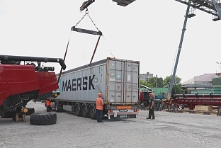 На ОАО "Гомсельмаш" полным ходом идёт отгрузка техники потребителям