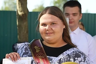 Выпускница из Буда-Кошелево сдала централизованный экзамен по русскому языку на 100 баллов