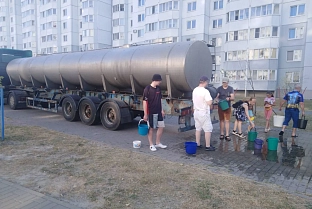 Не забудь полить дерево во дворе: водный челлендж набирает обороты в Гомеле
